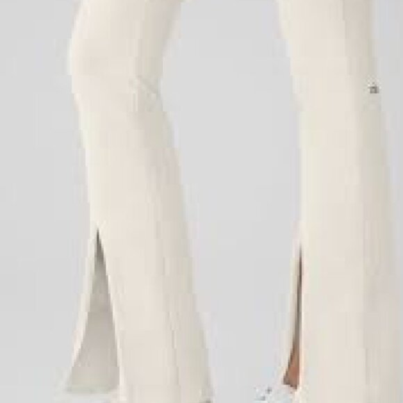 Alo Yoga Airbrush High-Waist Flutter Legging - Ivory - Picture 4 of 11